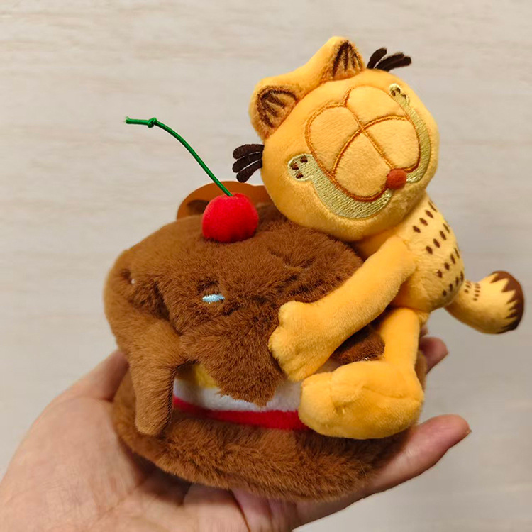 دمى محشوة أصلية على شكل شخصيات - مراجعة Cat Toys وسعره