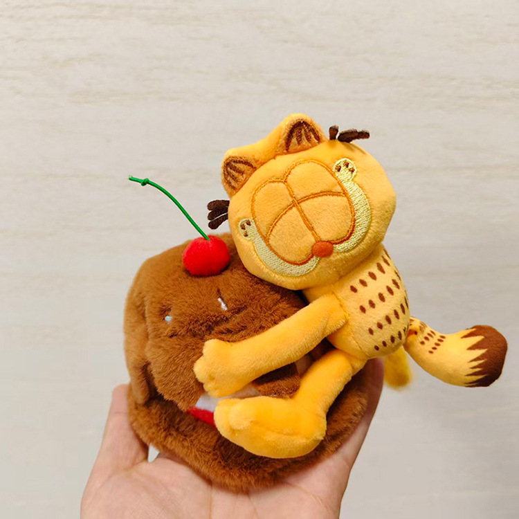 دمى محشوة أصلية على شكل شخصيات - مراجعة Cat Toys وسعره